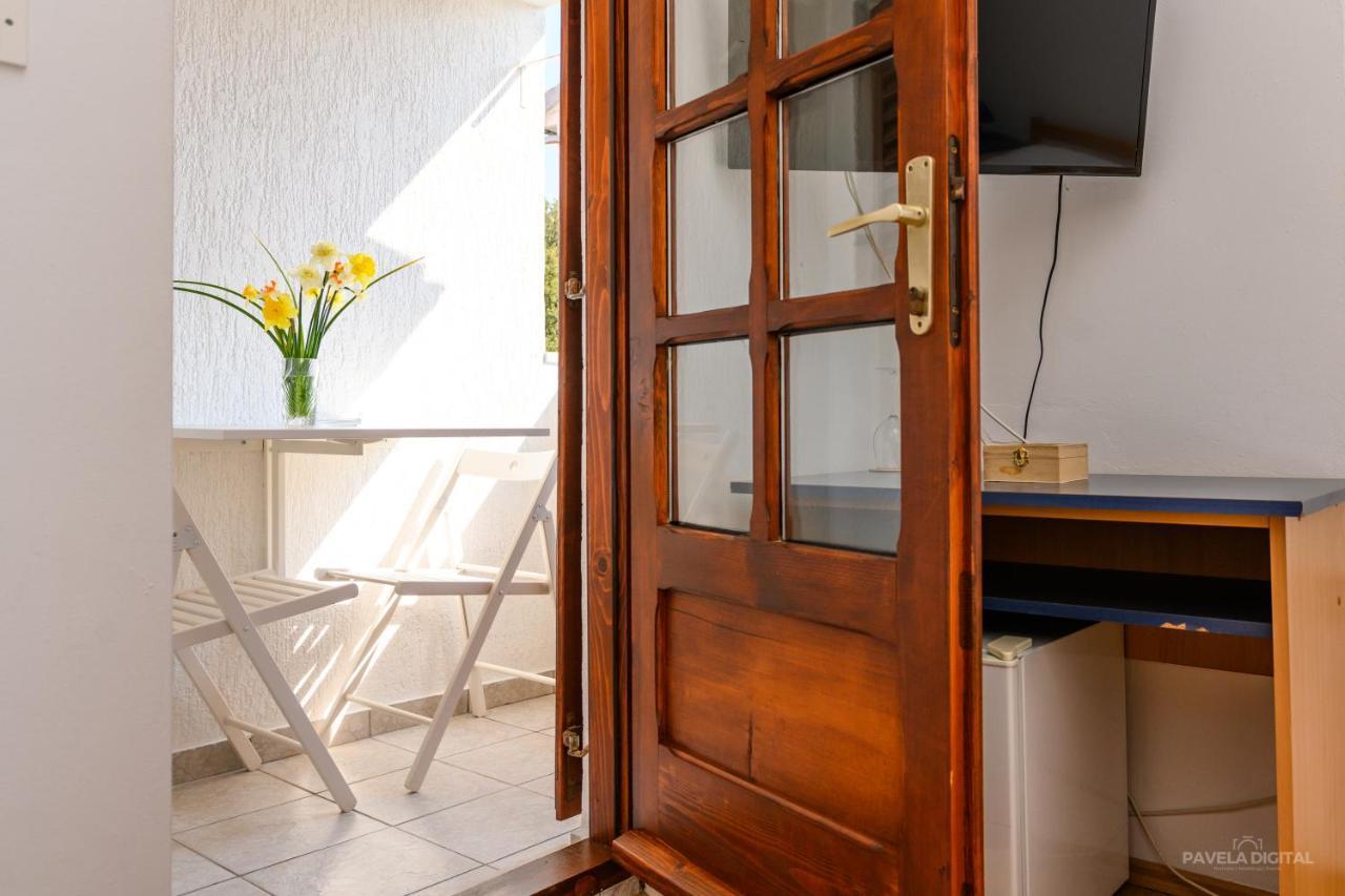 Sobe I Apartman Mareta Miholascica Екстер'єр фото